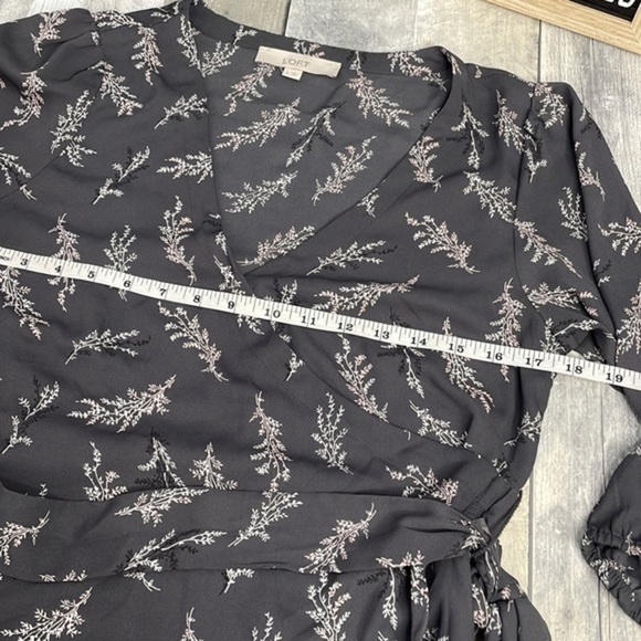 LOFT grey floral print wrap blouse. V-neck. Lightweight. Small. Excellent cond - Picture 8 of 11